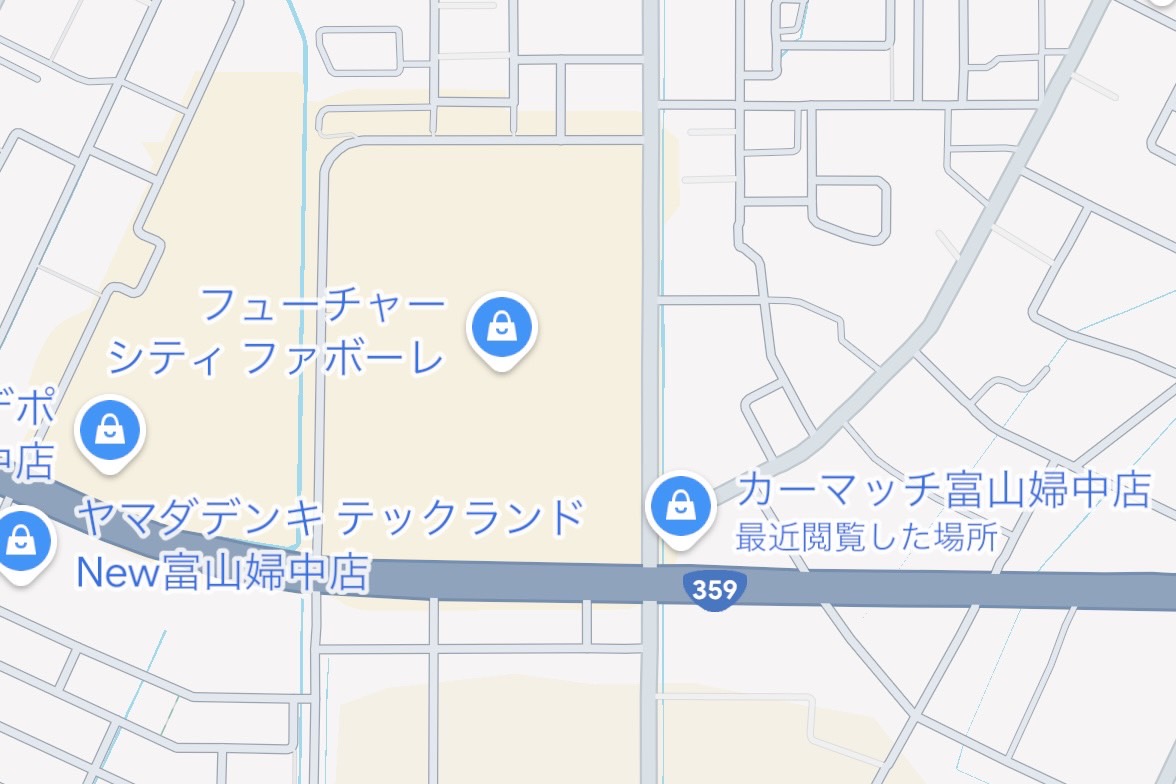ファボーレの道路を挟んですぐ隣にお店があります♪