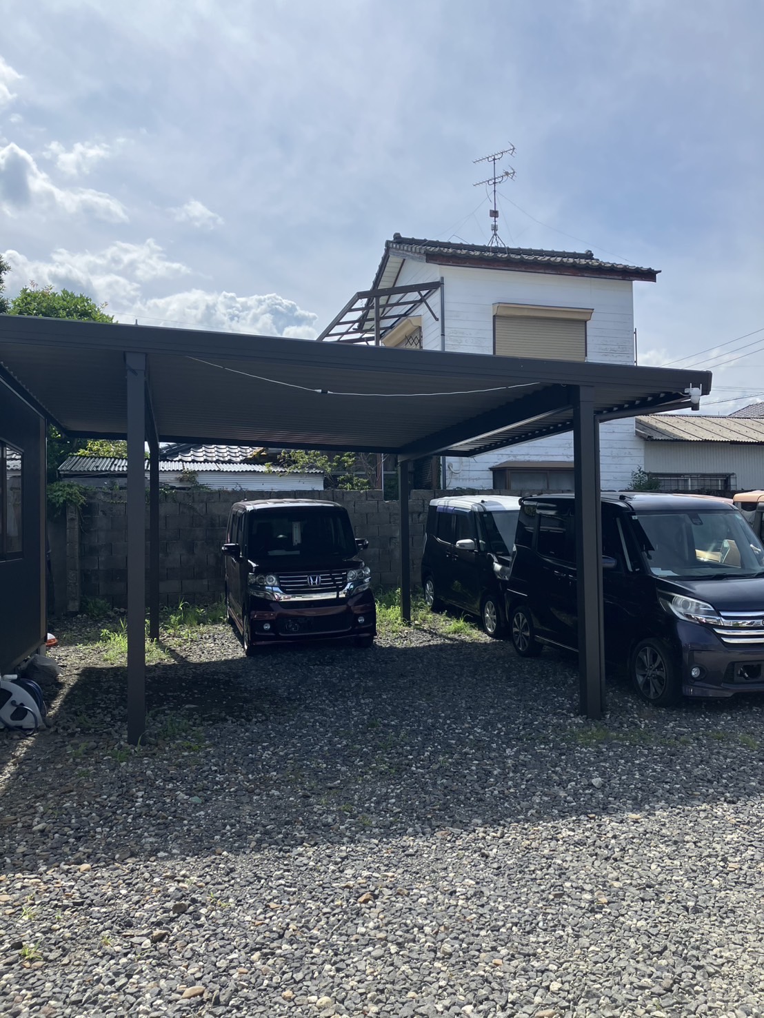 納車前の内外装清掃、コーティング場