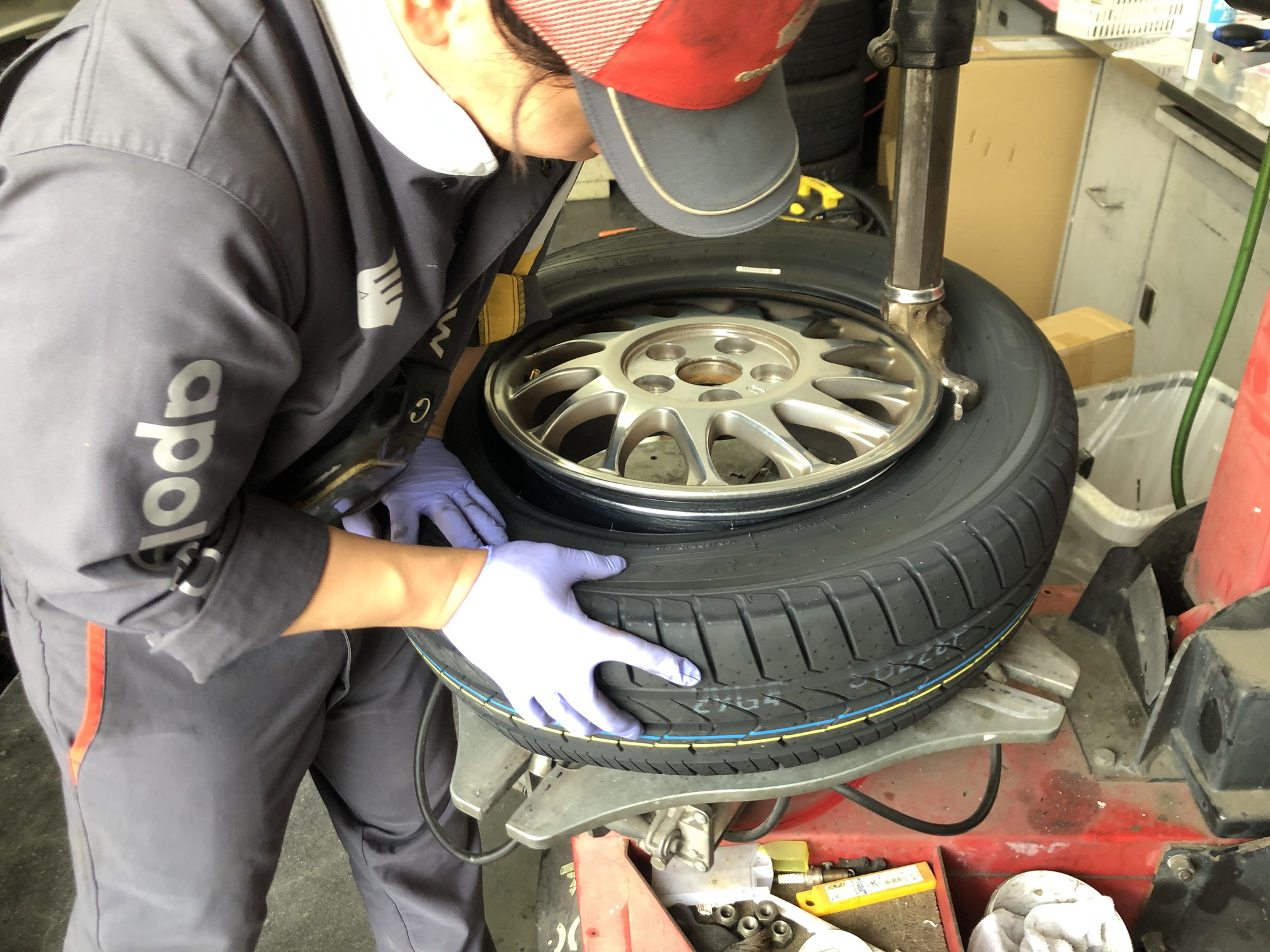 大和郡山市で持ち込みタイヤ交換、オイル交換、パンク修理等もしてます!