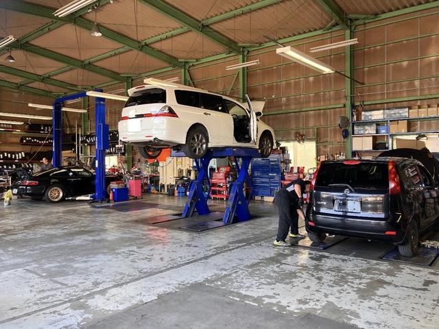 本社には整備工場完備！