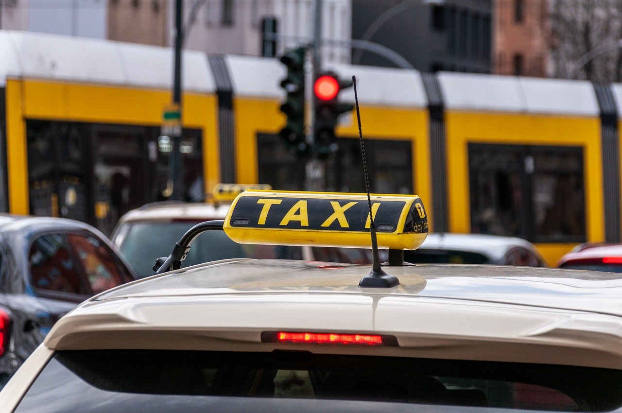 taxi-7856666_1280.jpg?1738896298633