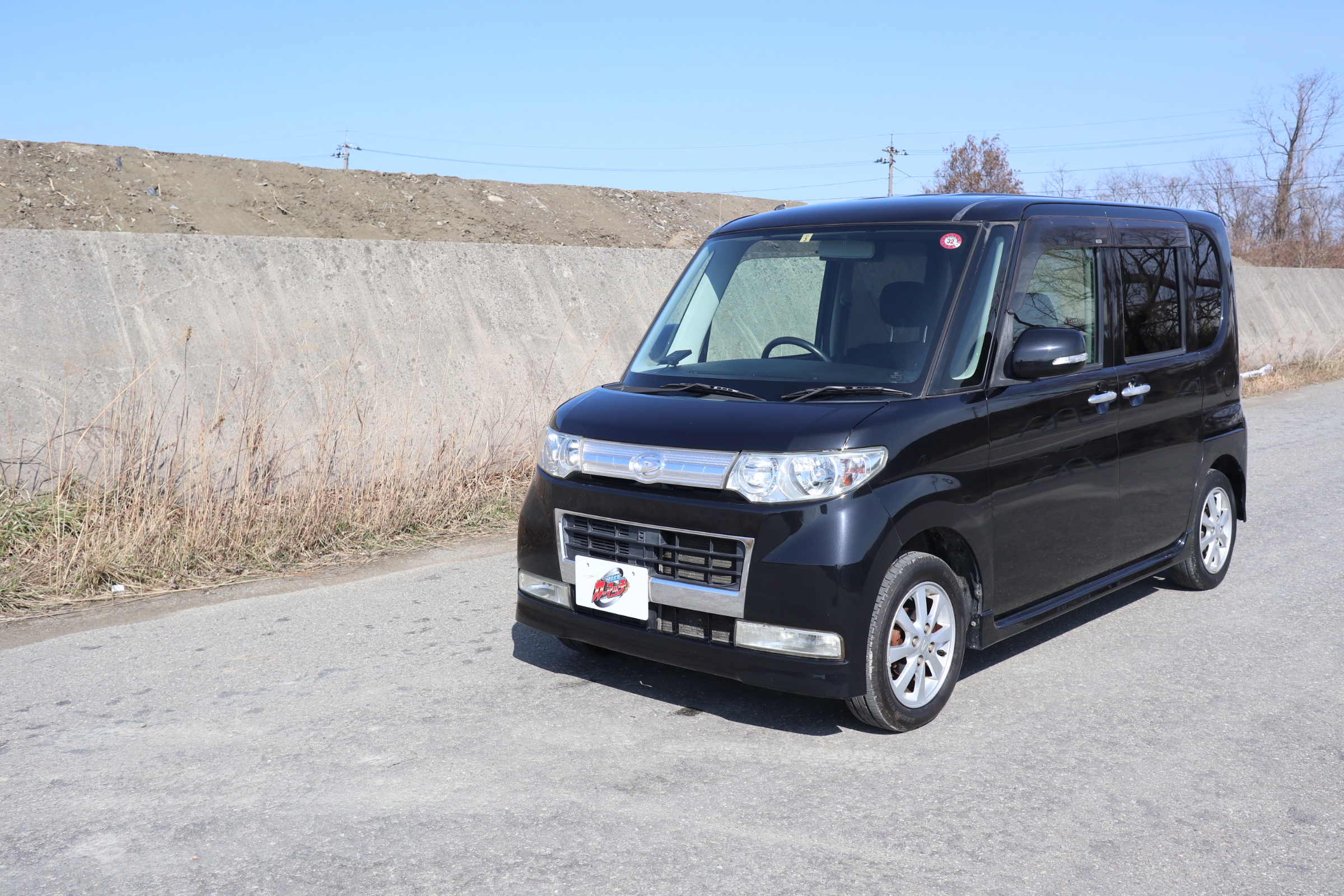 国産車 :: ダイハツ :: タントカスタム/車検2年付き！/ミラクル 
