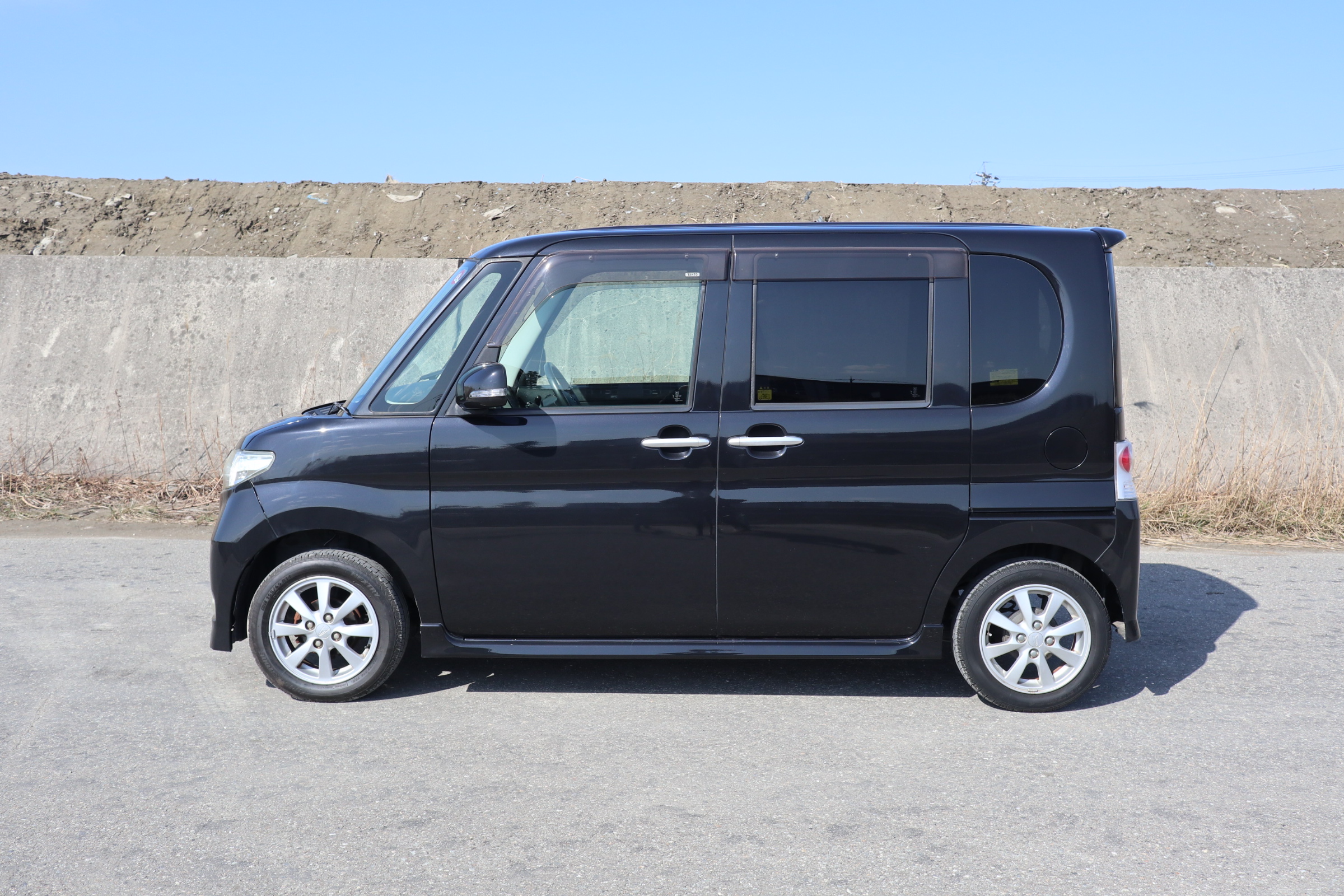国産車 :: ダイハツ :: タントカスタム/車検2年付き！/ミラクル 