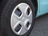 【１３インチスチールホイール・ホイールキャップ付き】車に良く似合う純正ホイールキャップが装備されています。