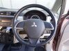 【純正ステアリング】手にしっかり馴染みとても運転しやすいハンドルです♪高級感もにじみ出ております☆