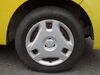 【13インチホイールキャップ】車に良く似合う純正ホイールキャップが装備されています。