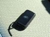 【スマートキーシステム】携帯したスマートキーを取り出すことなく、ドアの施錠・解錠が可能で、ワンプッシュでエンジンがスタート