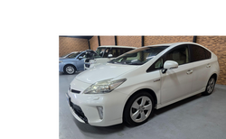 プリウス【バックカメラ】【Bluetoothナビ】