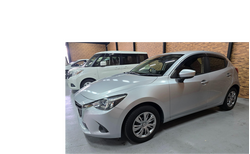 デミオ【バックカメラ】