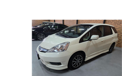 フィットシャトルハイブリッド【バックカメラ】