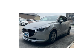 MAZDA2【全周囲カメラ】【シートヒーター】