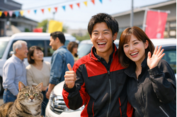 車の購入や売却について相談が増えてきた中古車販売店のスタッフ対応風景