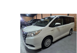 ノア ハイブリッド【両側電動スライドドア】