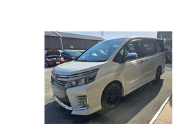 ヴォクシー【両側電動スライドドア】