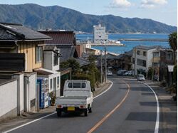 自社ローンの審査で確認されやすい本人確認書類・収入確認書類・住所確認書類について解説。書類がそろっていない不安や事前準備のポイントを整理し、淡路島で車が必要な方の相談前の不安を軽くします。