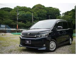 深緑色で他車とあまりかぶらないデザイン、目立つ傷も少なく綺麗な状態です！