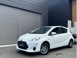 アクア【L】人気のハイブリッド車!