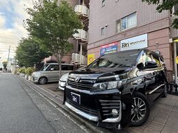 人気色黒色ボディ、トヨタ純正エアロ付き！