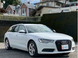 保証人なしで車購入を相談するユーザーのイメージ写真