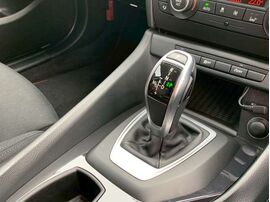 自社ローンで車を購入する相談の様子