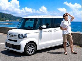淡路島の夏は日差しが強く、車内の暑さ対策が大切です。エアコンの確認、乗車前の換気、水分補給、日差し対策など、夏の運転で注意したいポイントを解説します。