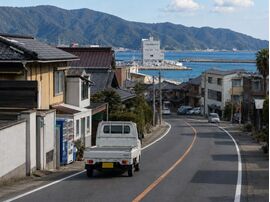 自社ローンの審査で確認されやすい本人確認書類・収入確認書類・住所確認書類について解説。書類がそろっていない不安や事前準備のポイントを整理し、淡路島で車が必要な方の相談前の不安を軽くします。
