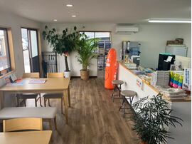 カーマッチ福岡小郡店の落ち着いた店内ショールーム
