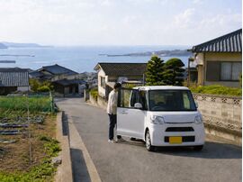 淡路島で軽自動車は人気？維持費や燃費、小回りの良さなどのメリットと、荷物・家族利用・長距離移動での注意点をわかりやすく解説します。