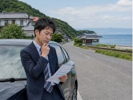 過去にキャッシングを利用したことがあり、車ローンの審査に不安がある方へ。淡路島で車が必要な方に向けて、信用情報への不安、現在の収入や支払いの整理、無理のない車選びの考え方を分かりやすく解説します。