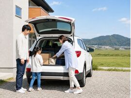 都市部から淡路島への移住を控え、今の車のままでよいか迷っている方へ。道路や駐車場、車を使う頻度の違いを整理し、コンパクトカーが候補になる理由や、家族構成・荷物量・通勤経路に合った車の選び方を解説します。