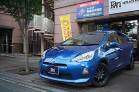 色鮮やかな青色で大きな目立つ傷もなく綺麗な状態です！