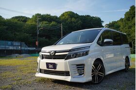 人気色白色ボディでTRDフルエアロ！