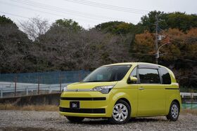 個性的なボディカラーで街中を走行中も目立って可愛い！駐車場でもすぐ見つけられて便利です！【スペイド】