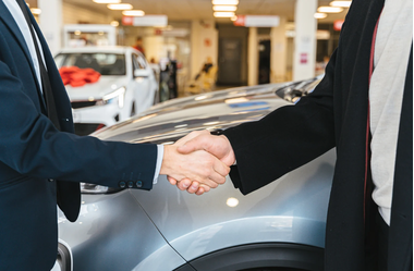 20代が自社ローンで初めての車を購入するイメージ写真|カーマッチ神奈川南足柄店 20代が自社ローンで初めての車を購入するイメージ写真|カーマッチ神奈川南足柄店