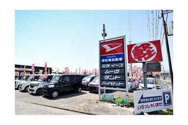 青空の下に軽自動車が並ぶカーマッチ店頭の様子