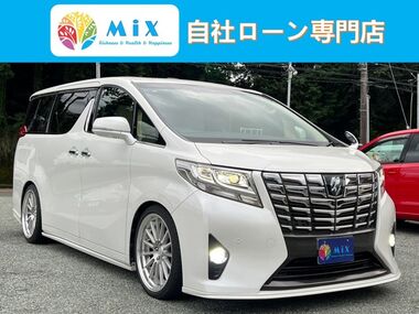 紅葉の山道を走る車と秋の空|カーマッチ神奈川南足柄店 紅葉の山道を走る車と秋の空|カーマッチ神奈川南足柄店