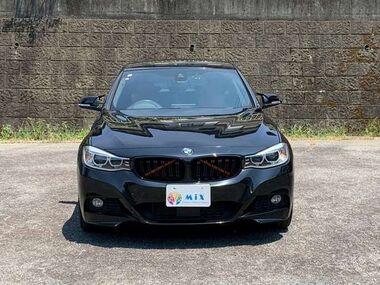 「車が欲しいけれどお金が不安な方へ、MiXが自社ローンで解決する仕組みを説明するイメージ画像」