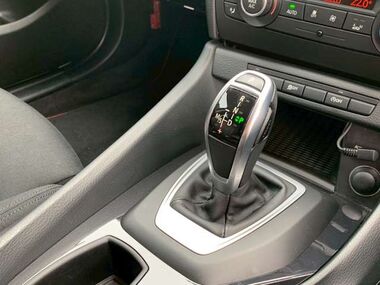 自社ローンで車を購入する相談の様子