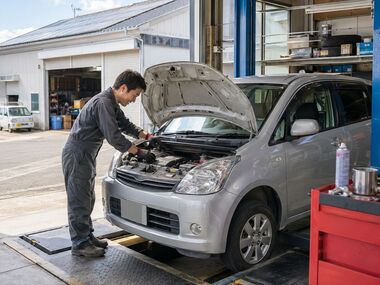 淡路島で事業承継に悩む整備工場経営者様へ。後継者不足や将来の売上不安に備え、カーマッチとの提携による中古車販売を新たな収益の柱にする方法と、経営安定化・事業価値向上の考え方を分かりやすく解説します。