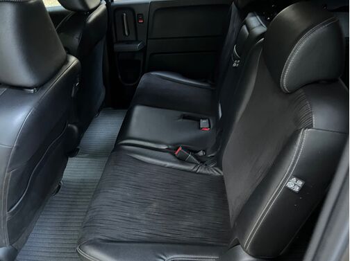 【お車探し】お客様のご要望に応じて、仕入れのプロがお客様と一緒にご希望のお車をお探しさせて頂くサービスをご提供しています。ご遠慮なくお申し出ください。
