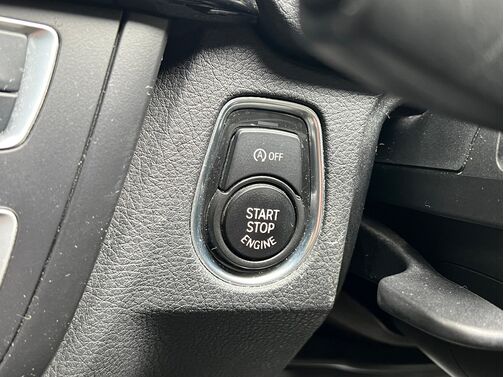 【廃車の無料引取り】当社は他社で購入された場合でも走行不能車や廃車の無料引き取り大歓迎です。「LINEでお問い合わせ」から車検証・車両の写真とご希望金額をお送りください。
