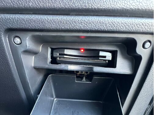 【お車探し】お客様のご要望に応じて、仕入れのプロがお客様と一緒にご希望のお車をお探しさせて頂くサービスをご提供しています。ご遠慮なくお申し出ください。