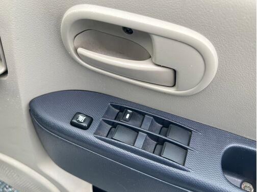 【友達追加の方法②】車両画像の2枚目のQRコードをLINEで読み込んで友達追加できます。
