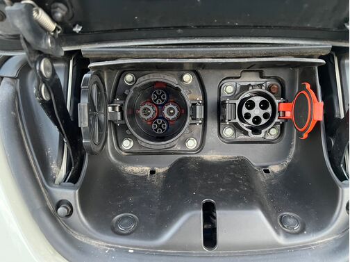 【廃車の無料引取り】当社は他社で購入された場合でも走行不能車や廃車の無料引き取り大歓迎です。「LINEでお問い合わせ」から車検証・車両の写真とご希望金額をお送りください。