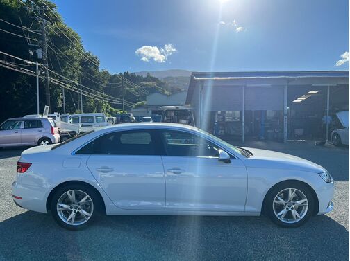【お車探し】お客様のご要望に応じて、仕入れのプロがお客様と一緒にご希望のお車をお探しさせて頂くサービスをご提供しています。ご遠慮なくお申し出ください。