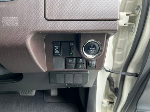 【友達追加の方法②】車両画像の2枚目のQRコードをLINEで読み込んで友達追加できます。