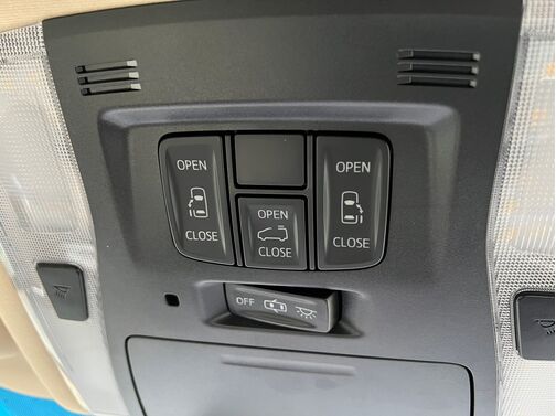 【お車探し】お客様のご要望に応じて、仕入れのプロがお客様と一緒にご希望のお車をお探しさせて頂くサービスをご提供しています。ご遠慮なくお申し出ください。