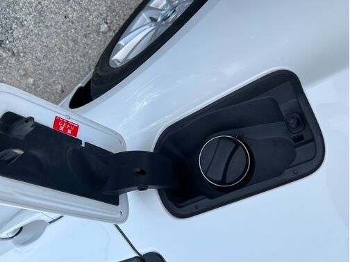 【廃車の無料引取り】当社は他社で購入された場合でも走行不能車や廃車の無料引き取り大歓迎です。「LINEでお問い合わせ」から車検証・車両の写真とご希望金額をお送りください