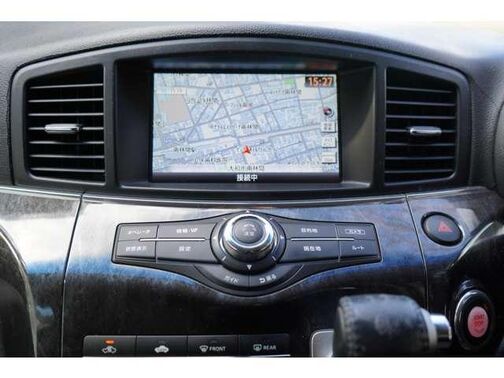ナビも付いてるので安心して運転出来ます。
