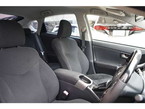 運転席は広々としており快適に運転できます！